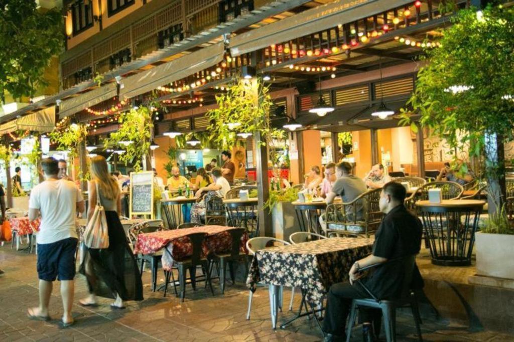 The Street Hostel Bangkok Exterior photo