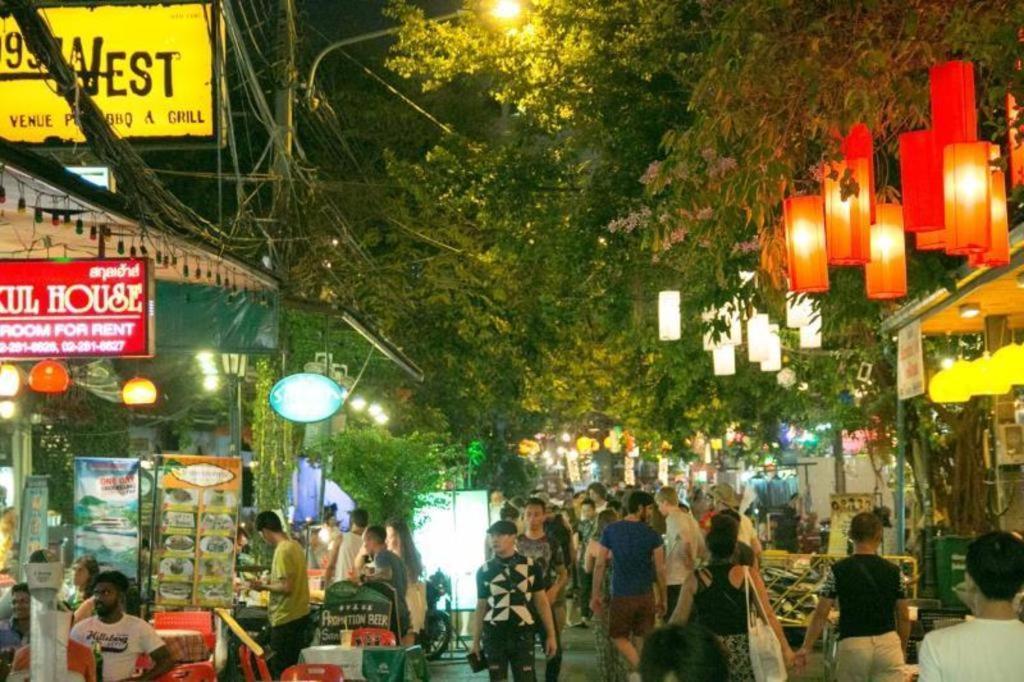 The Street Hostel Bangkok Exterior photo